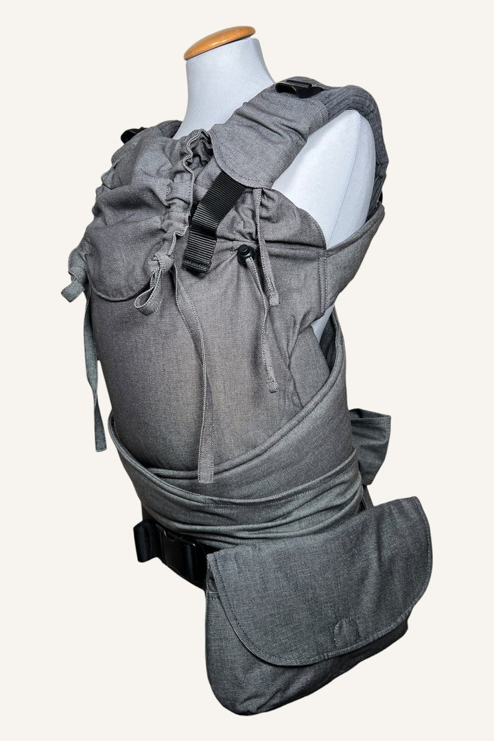 pure Grey ✨Kindgröße Bundle – Trage, Tasche & Gurtschoner im Set