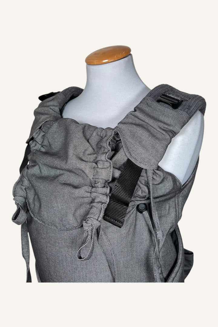 pure Grey ✨Kindgröße Bundle – Trage, Tasche & Gurtschoner im Set